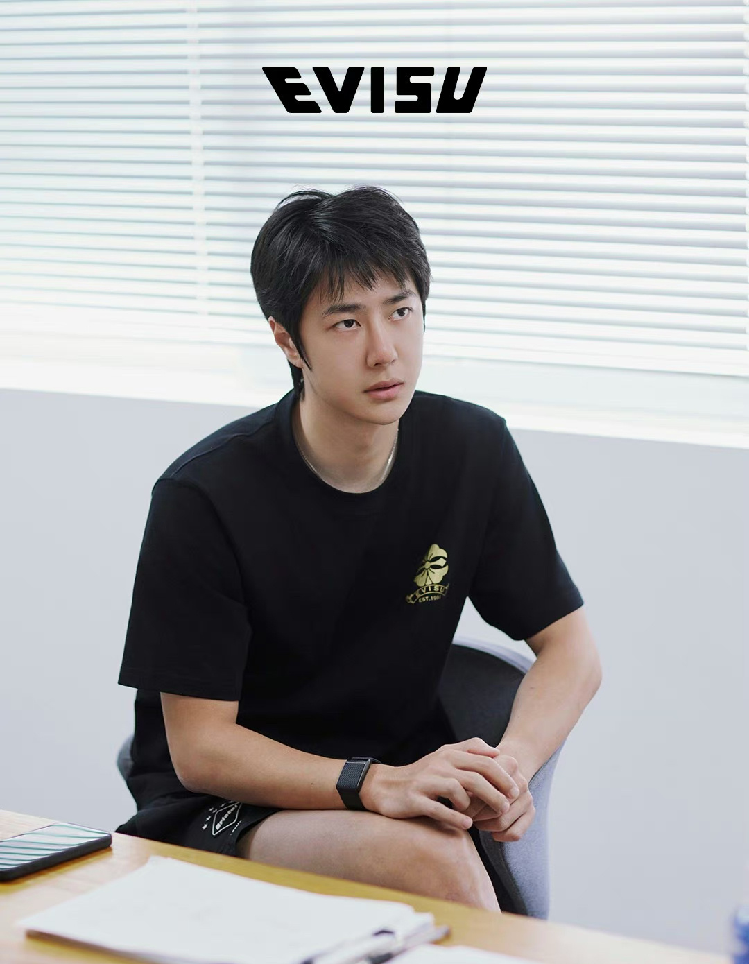 #王一博演绎新潮格调#王一博全黑酷飒tee演绎新潮格调，普通黑t也能轻松hold