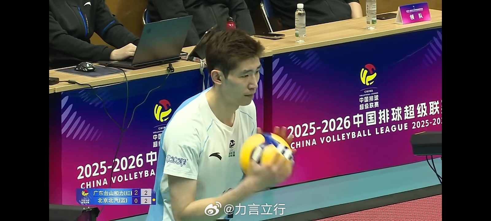 排超联赛 广东男排3比0北京男排，第一局逆转取胜后，后两局北京队有些低迷，广东队