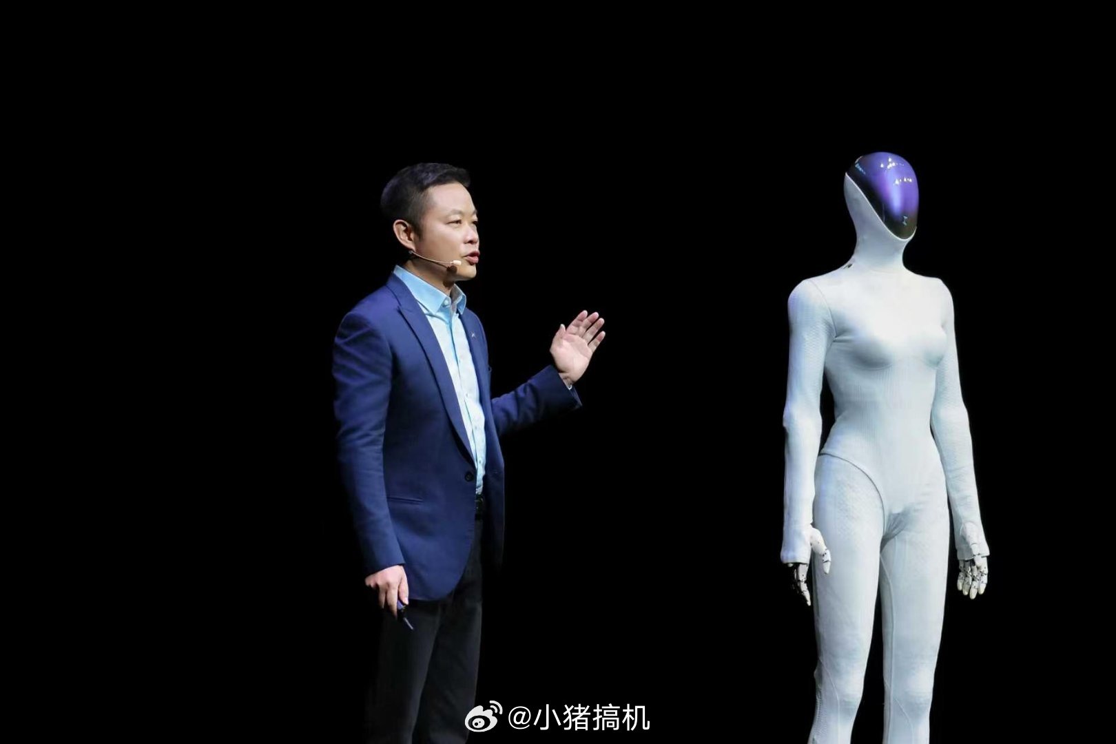 小鹏人形机器人已试生产听说小鹏的人形机器人，已在广州工厂正式开启小批量生产了！小