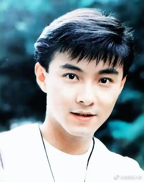 张卫健17岁酒吧卖唱养家 原来乐观真的是骨子里的，经历过那么难的日子，他后来展现