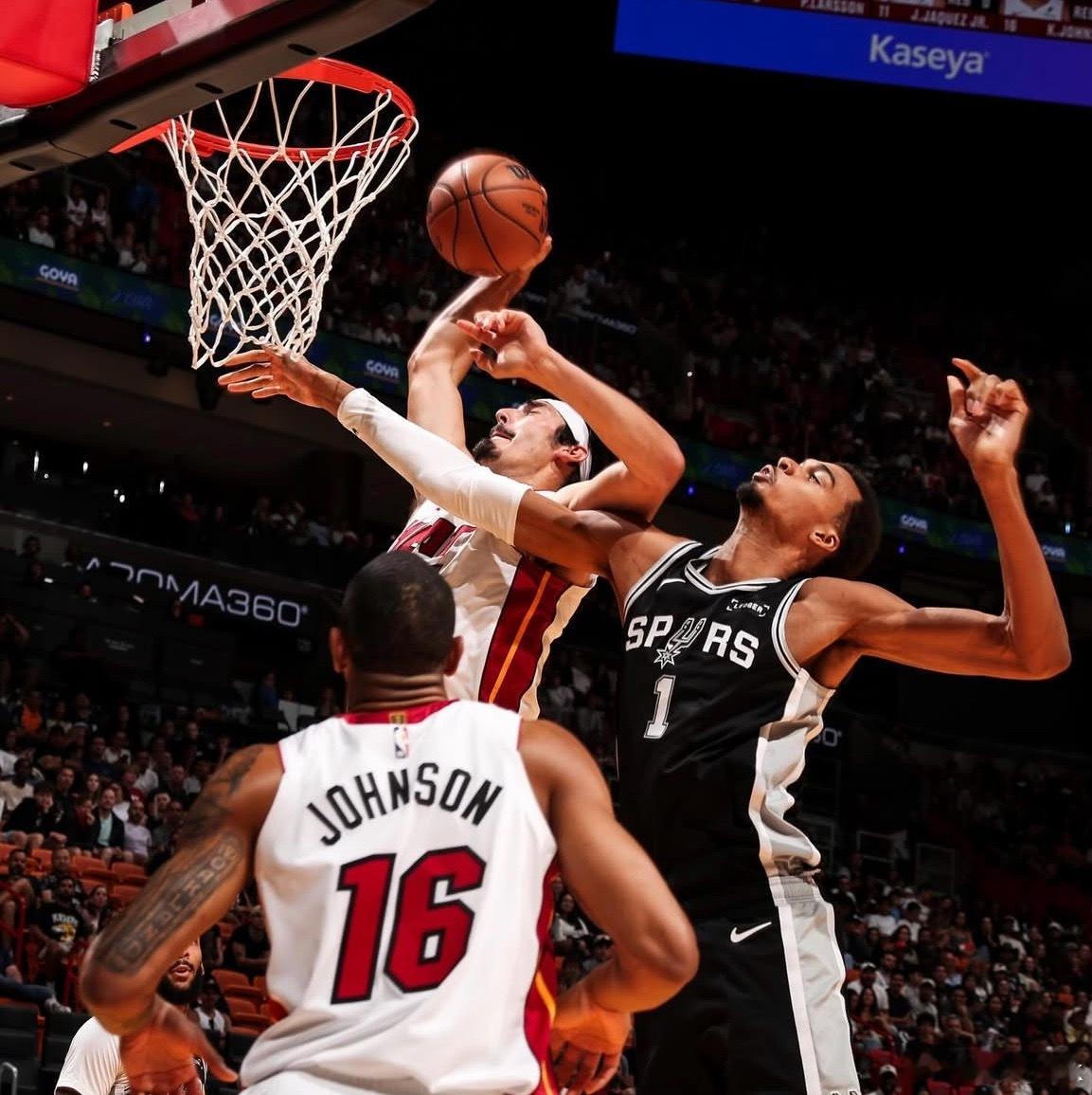 哈克斯今天的精彩镜头，浅浅隔扣一下文班亚马！nba季前赛马刺vs热火 ​​​