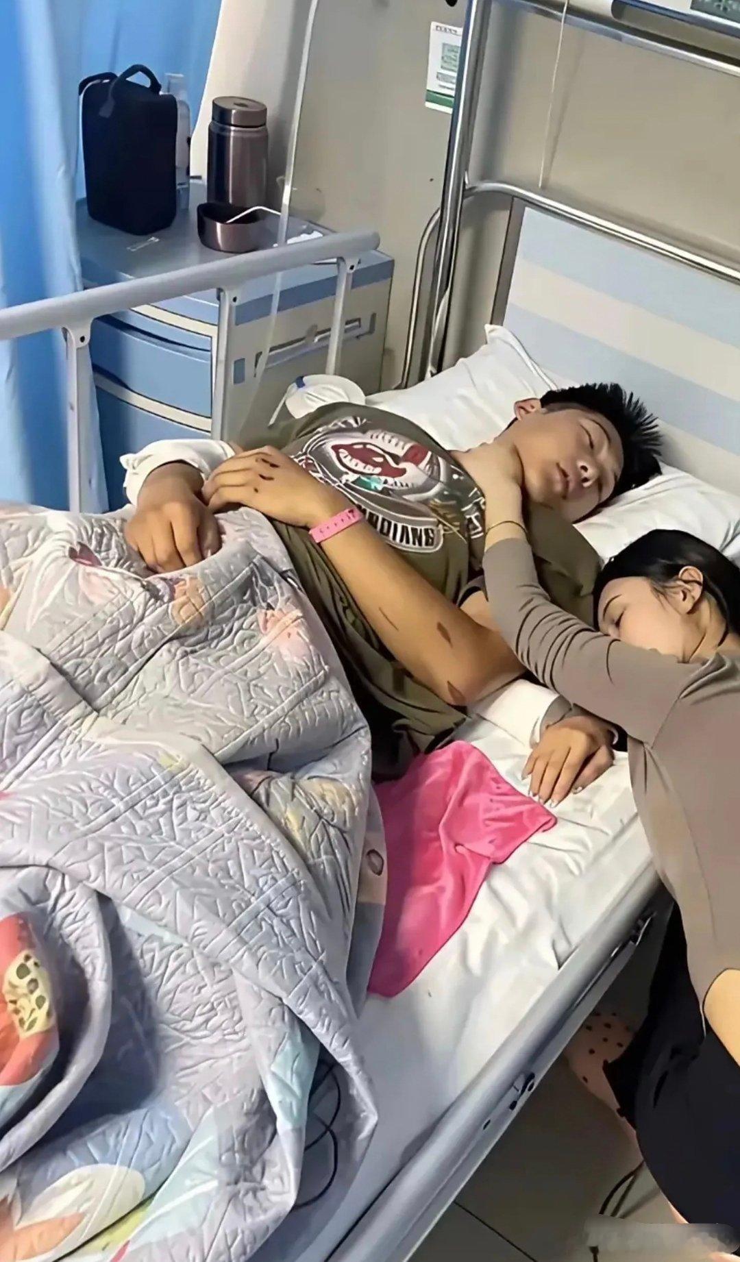 医院里的一幕，不得不说，太温馨了吧！ ​​​