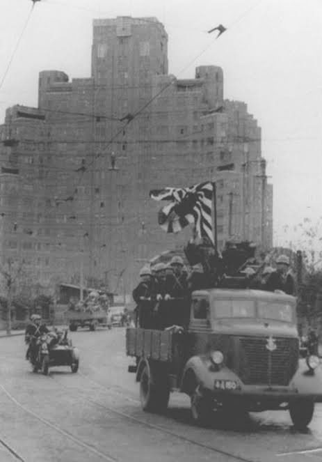 飞扬军事1941年12月8日，日军向上海租界发起进攻，击沉英军佩特雷号炮舰，俘虏