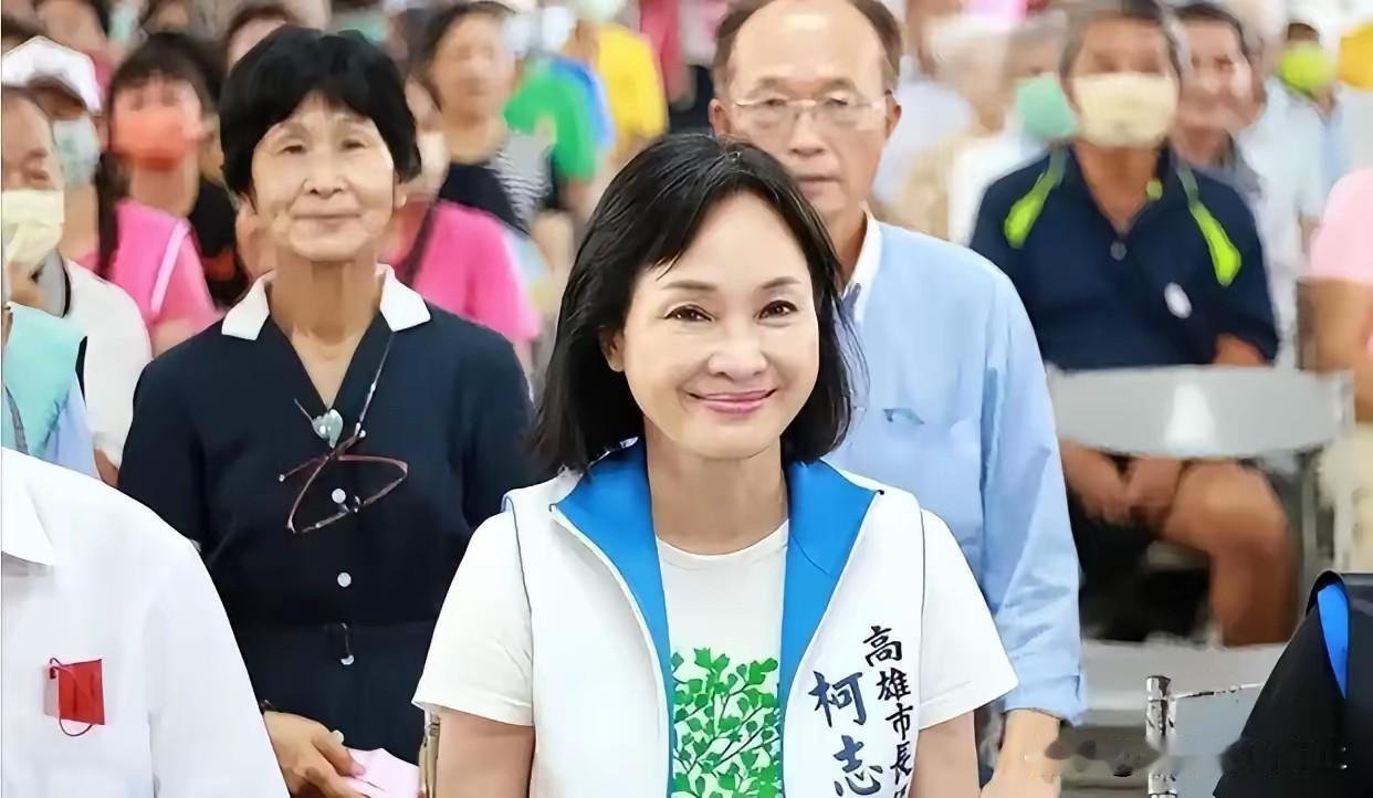 纯属自嗨！

国民党高雄市长候选人柯志恩，时刻把自己比作“女版韩国瑜”，近日在与