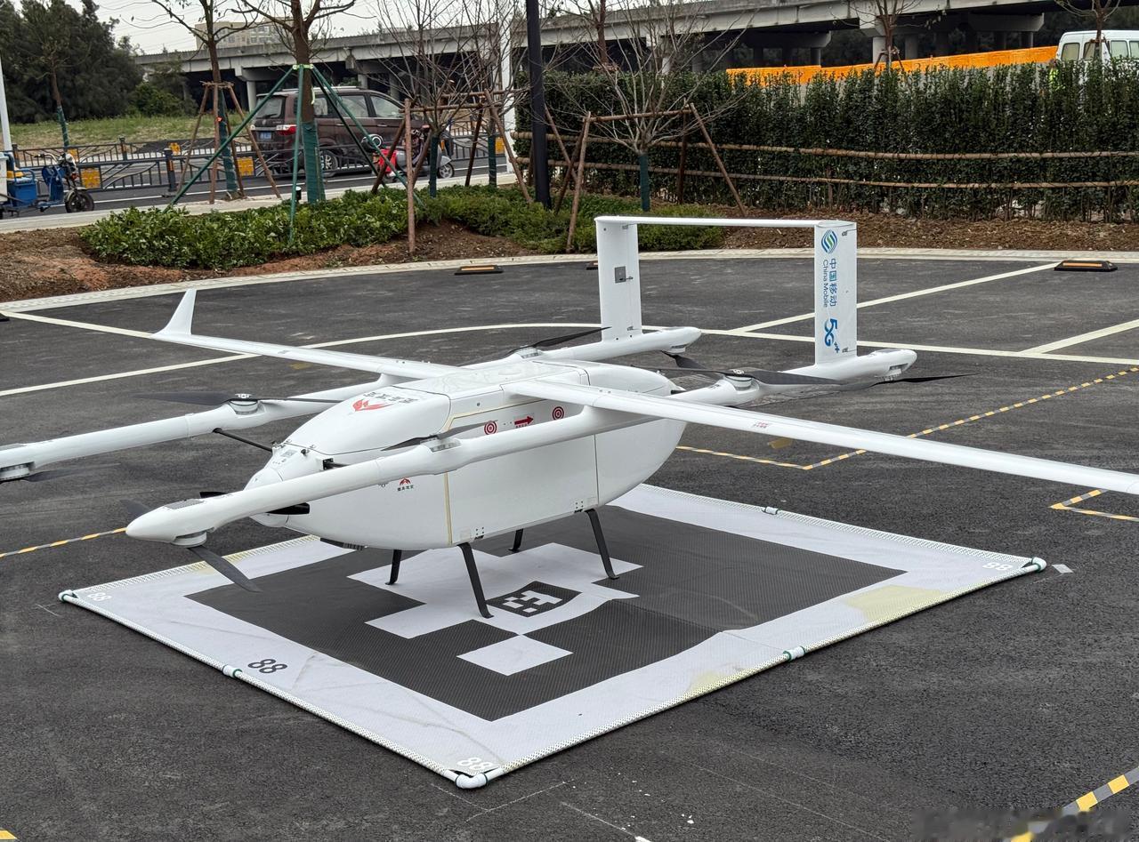 【无人机送外卖真的来了 跨海半小时直达海岛】“各岗位注意，无人机准备起飞……”1