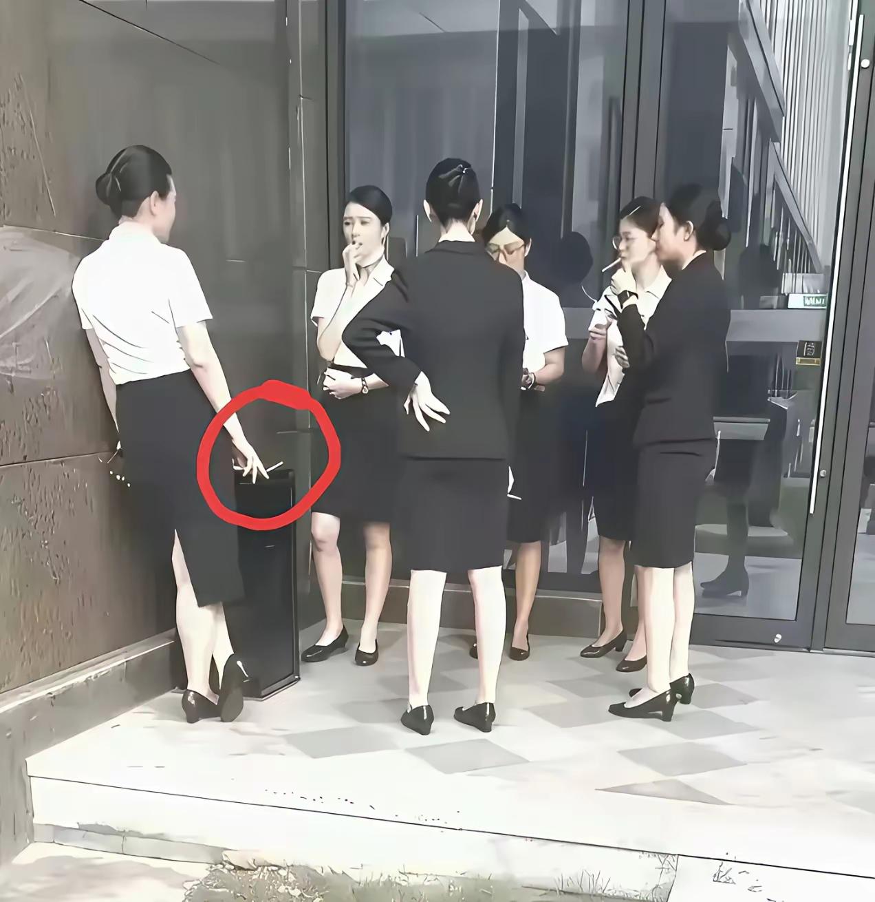 惊！职场女性集体吸烟，是行业乱象？