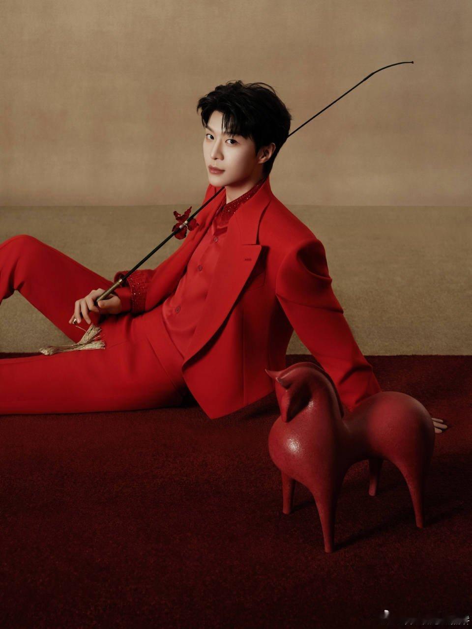 范丞丞的新春大片，这组好看🤩有新春感又高级 