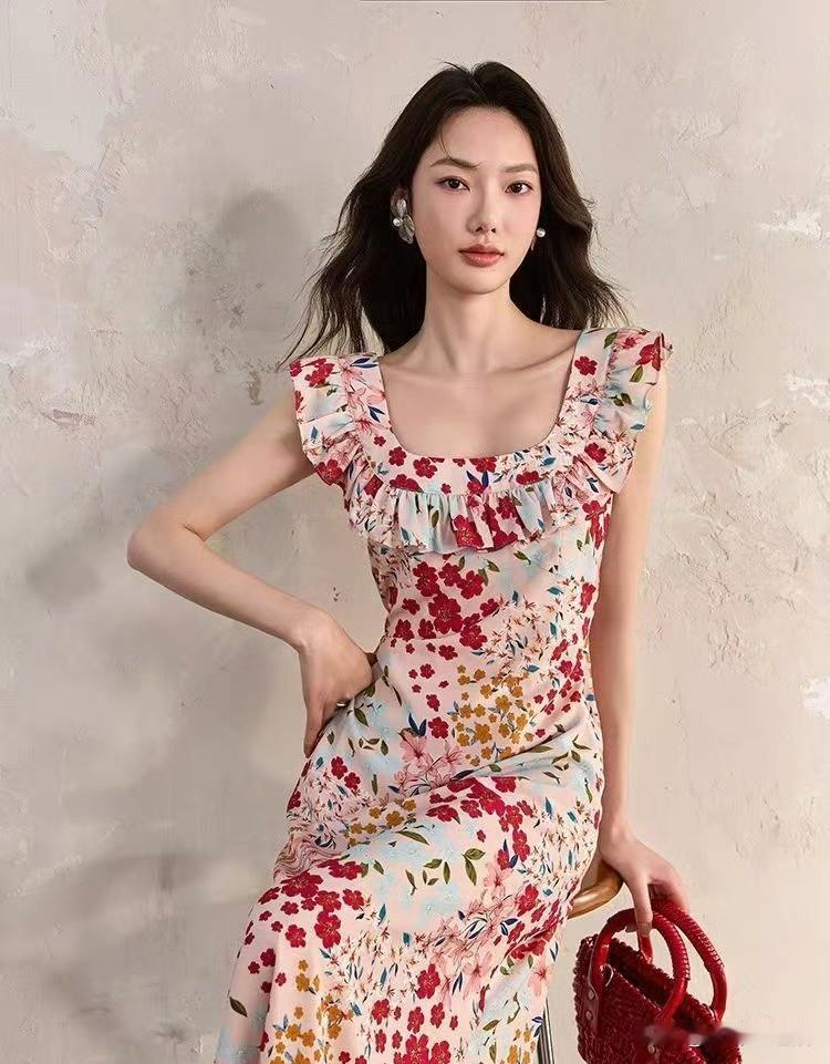温柔花裙，夏日浪漫，轻松一搭，女神必备！🌸👗💃
