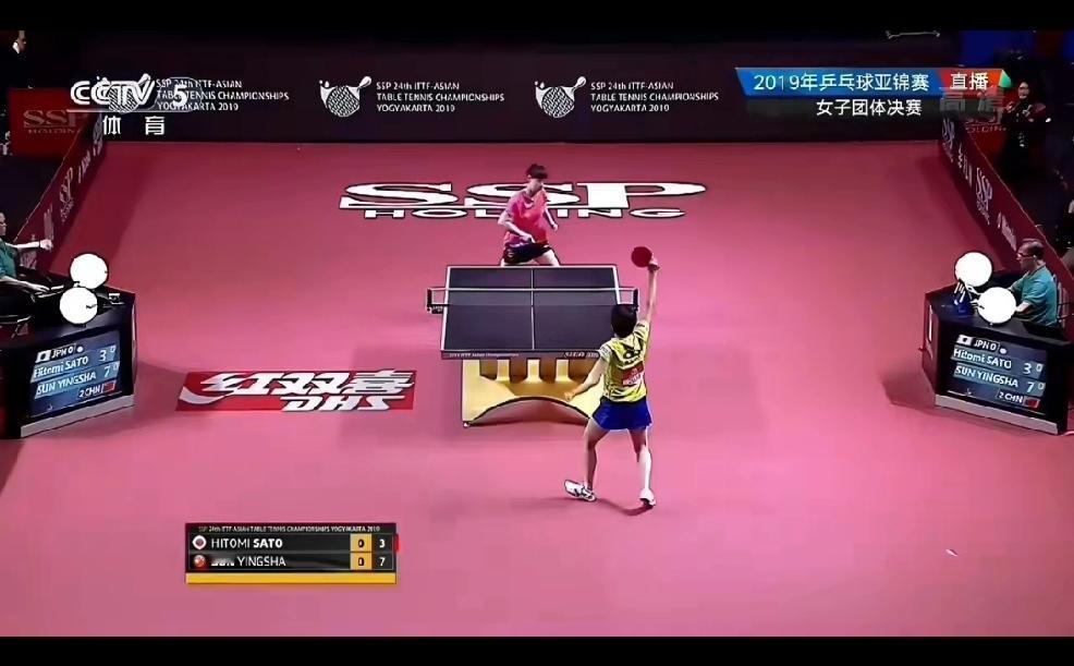孙颖莎早在七年前就对日本削球手佐藤瞳完成了双杀。
在2019年亚洲锦标赛中在女团