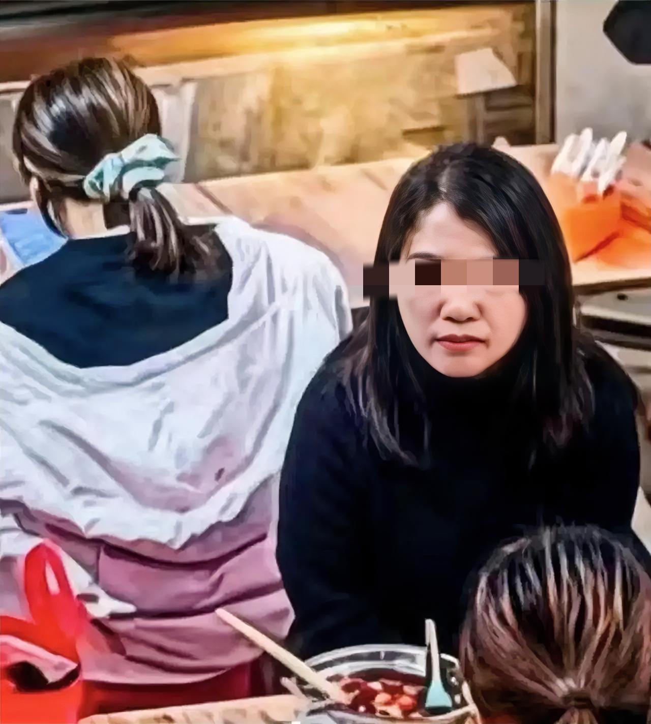 泼汤女的事件后果有多严重，她的身份和住址被网友查的明明白白，她的生活将会非常非常