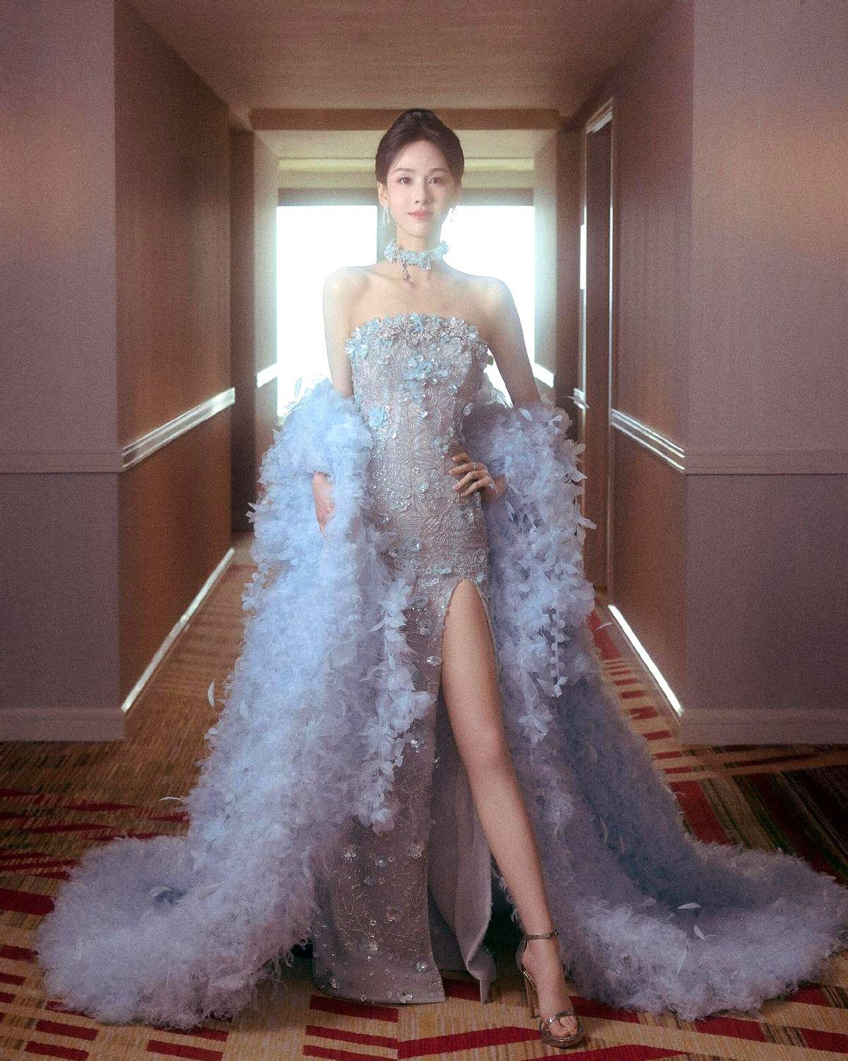 陈都灵这气质，真是把古典和现代玩明白了！

前脚还在非遗晚会上唱着《烟雨行舟》，