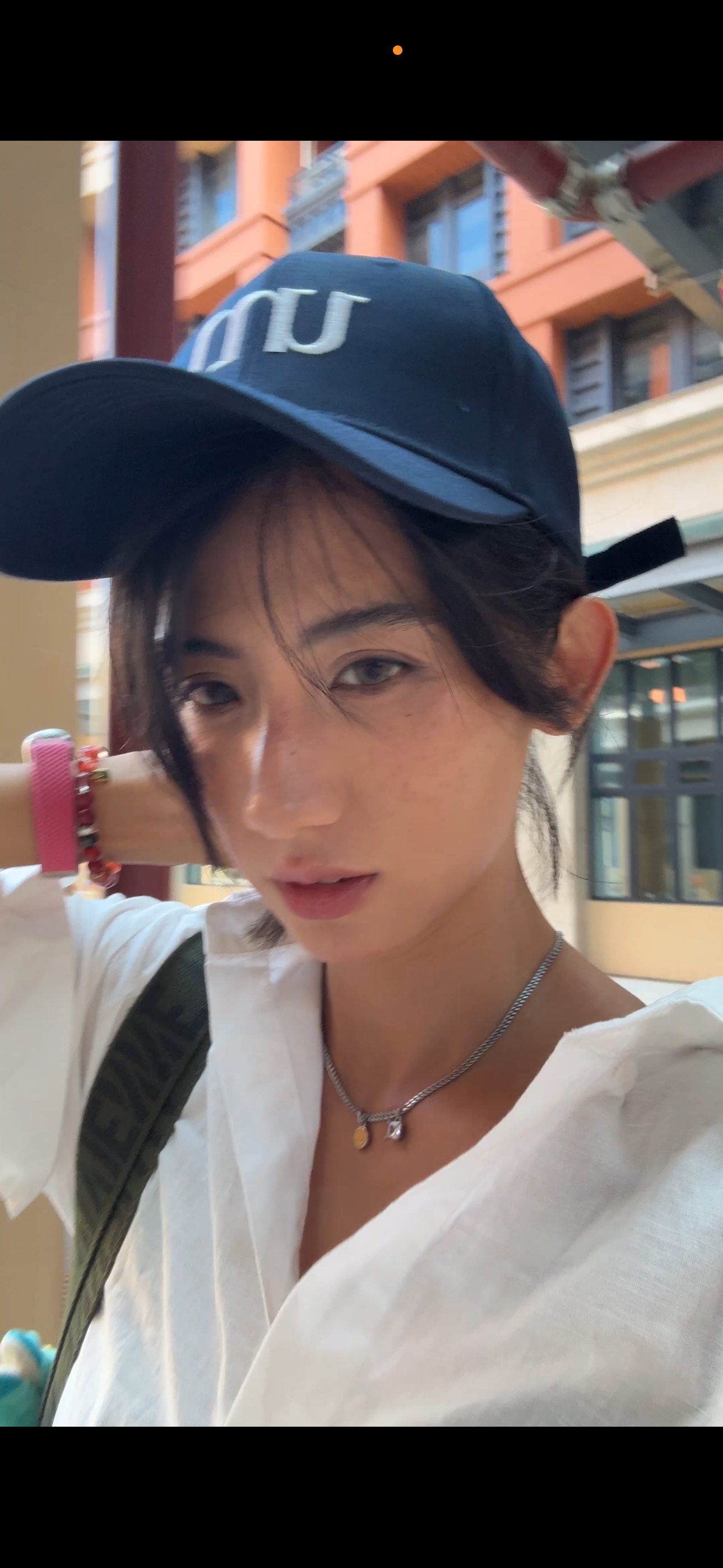 思慕社字母“孤独不是身边无人，而是心里的话无人可说。但请记得，那是灵魂在帮你筛选