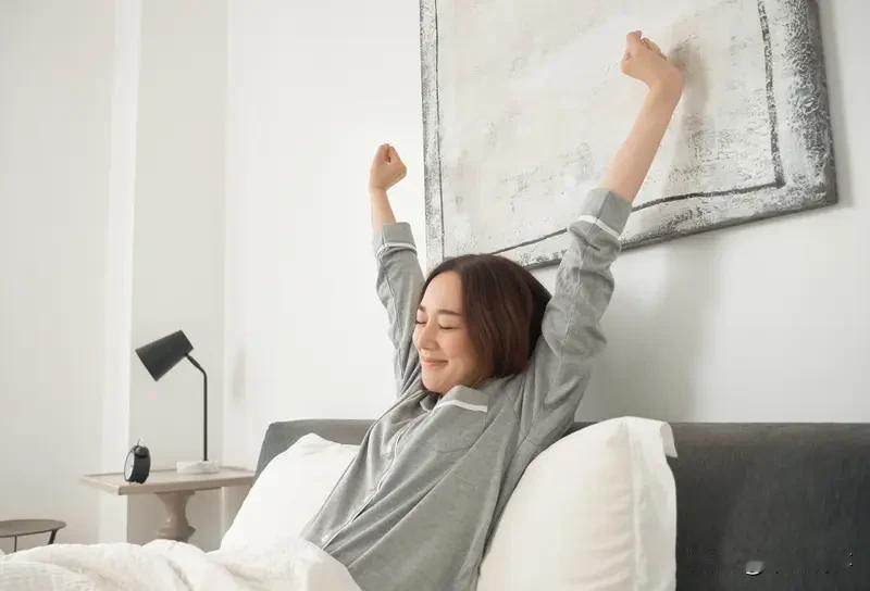 起床到底是先喝水还是先吃饭? 起床先喝水还是先吃饭，这事儿还挺让人纠结。其实，医