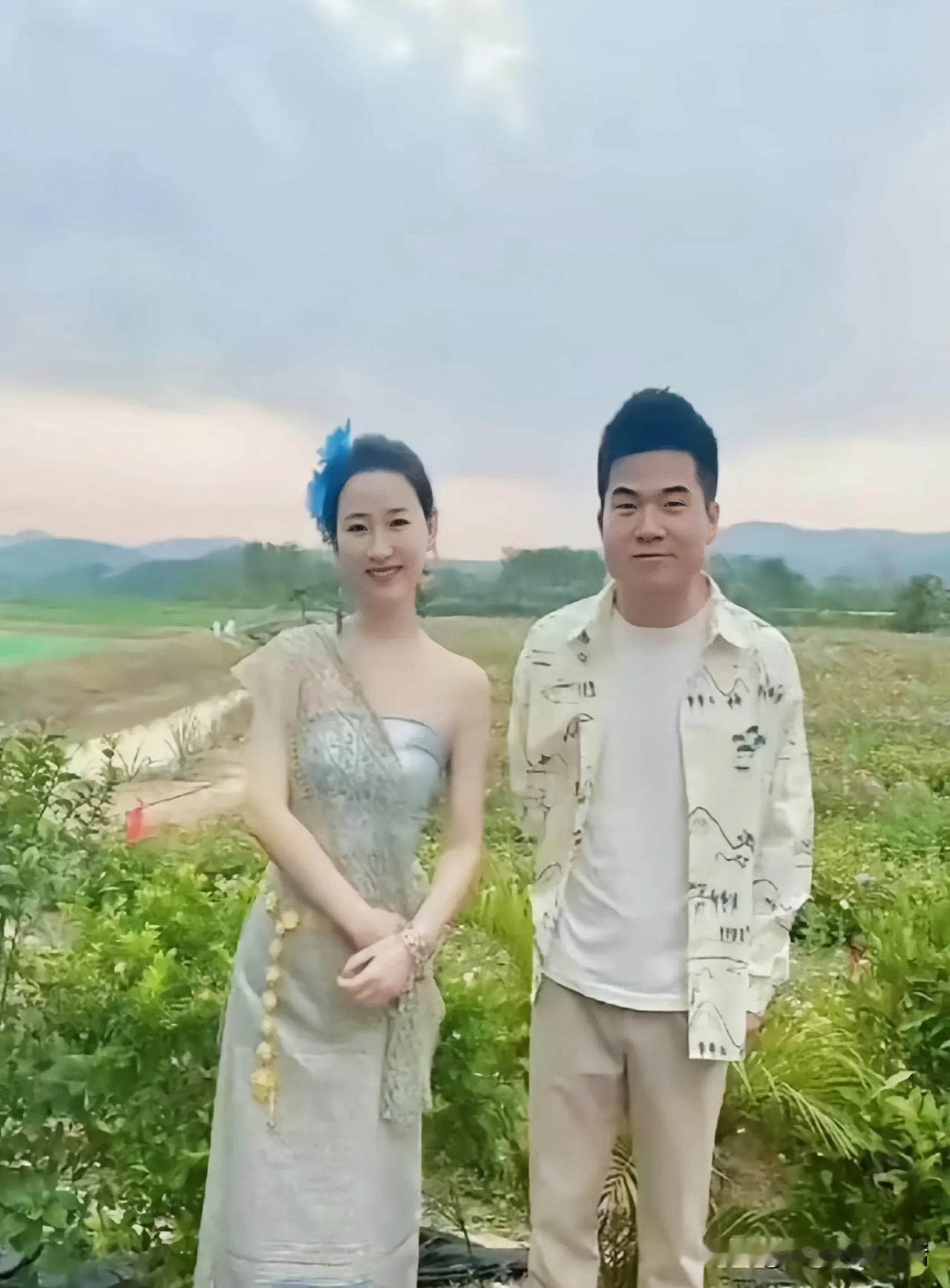 嫁人就嫁董宇辉！董宇辉，他就像一束光照进了无数人的生活。在那一方小小的屏幕前，他