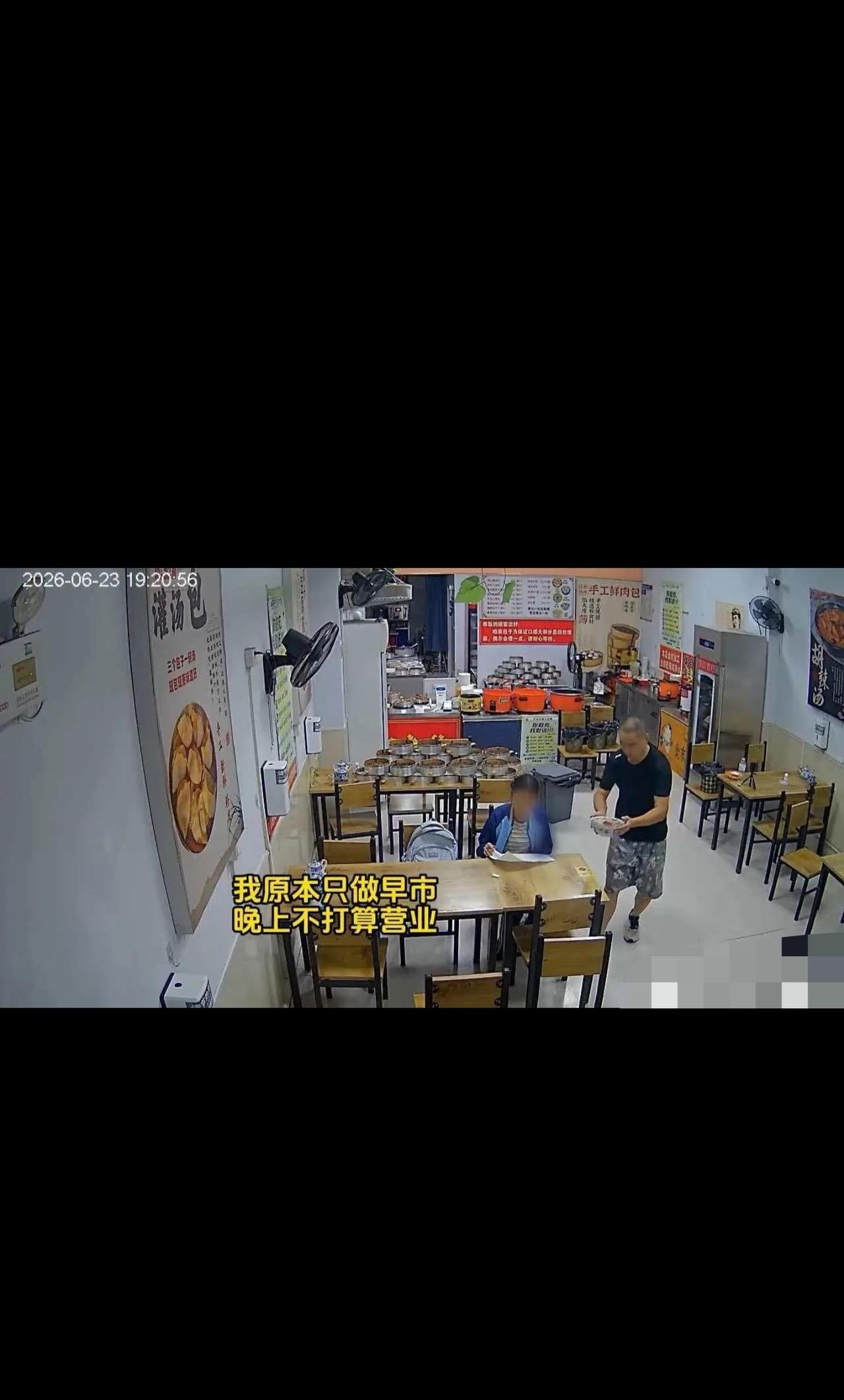 山东淄博，男子开灌汤包店，本打算晚上不营业了，可有一个小姑娘每晚7点来吃饭，吃完