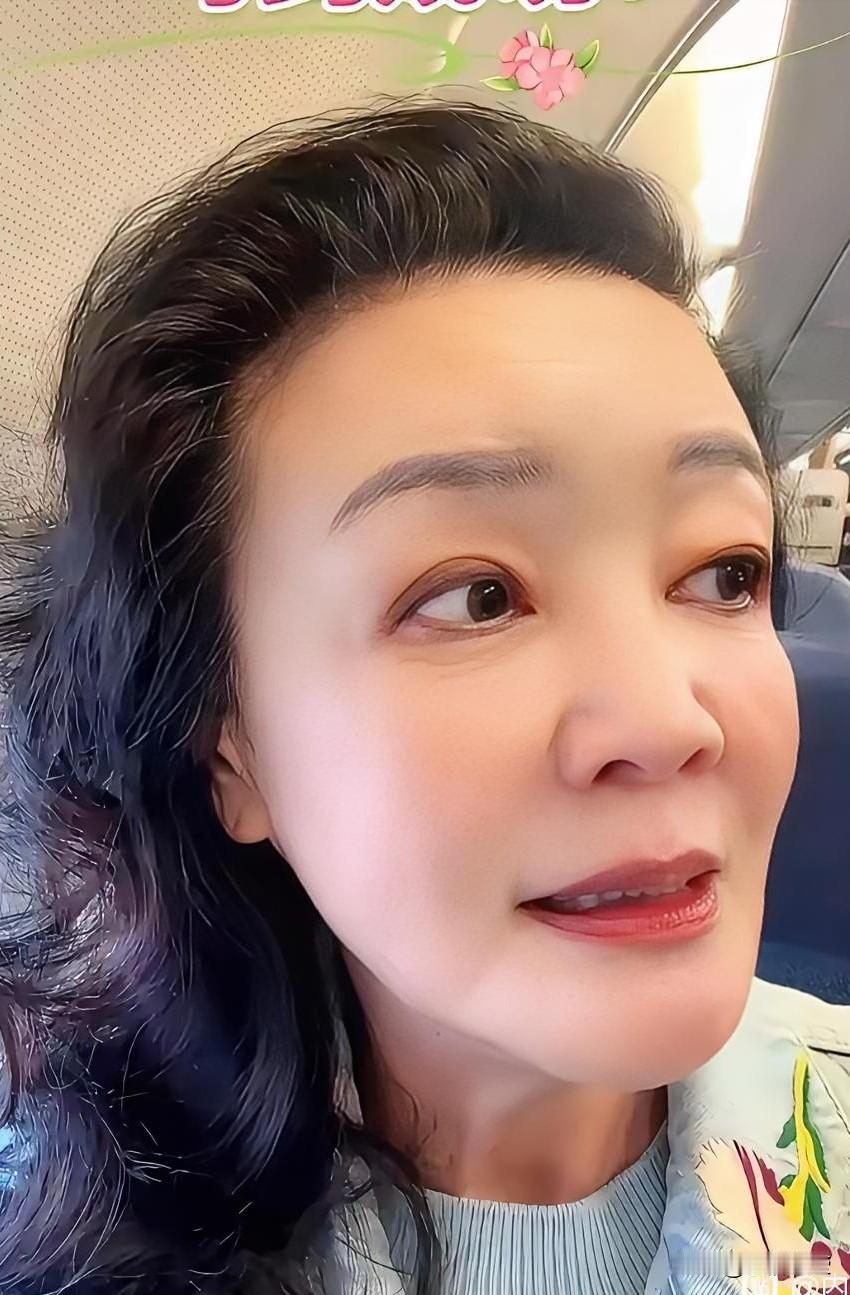 张兰真的太幽默了，依旧是直来直去、爽快利落的性格。
她和汪大爷一起飞往台湾，想给