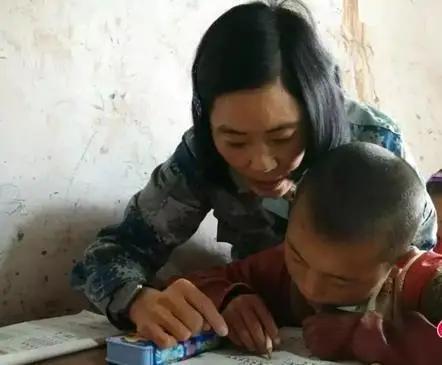 高级工程师、手握大校军衔，退役后不留在省城享清福，硬是脱下军装扎进大凉山最偏远的