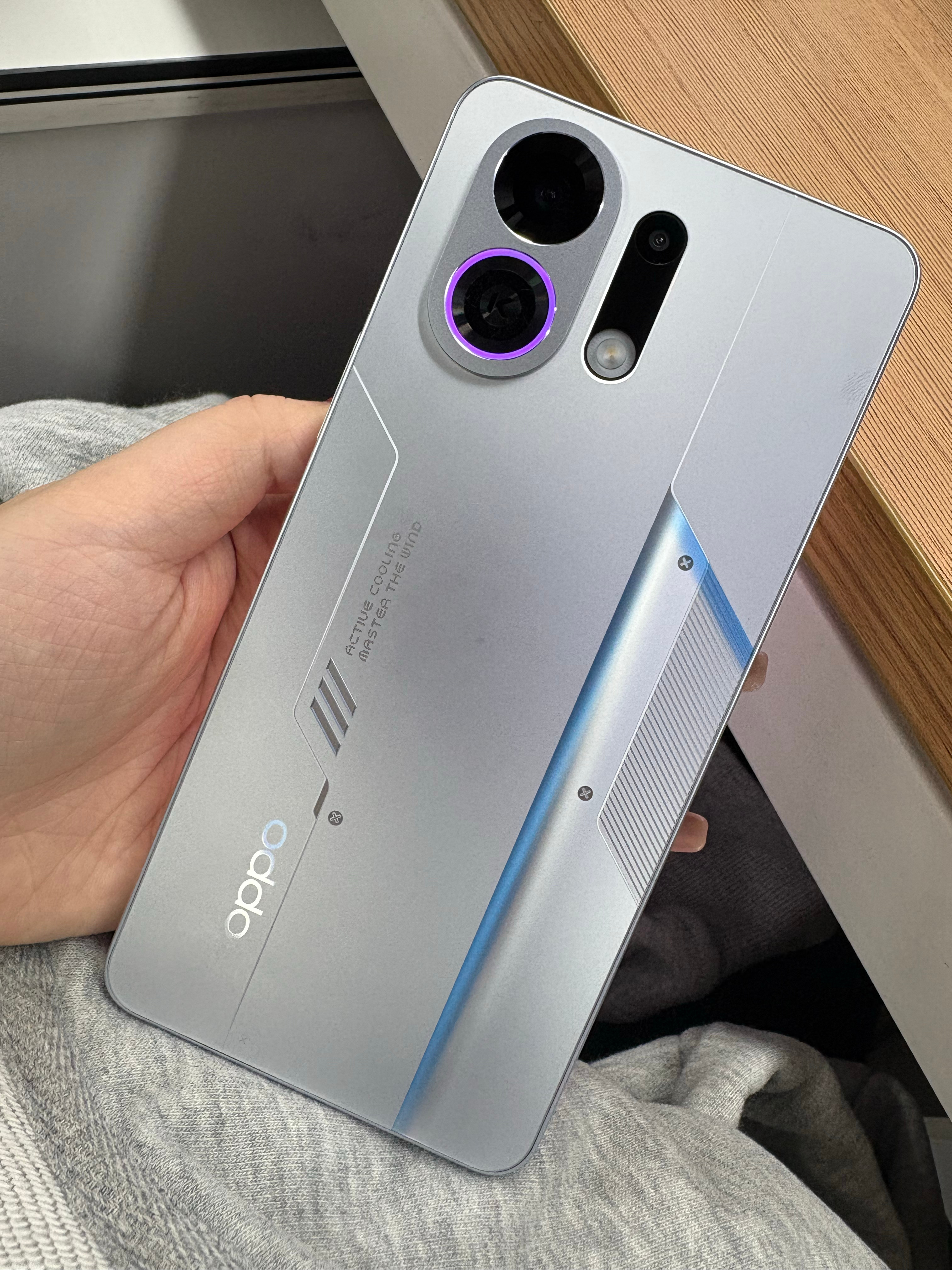 见过手机里内置风扇没？OPPO K13 Turbo Pro这呼吸灯小氛围拿捏的简