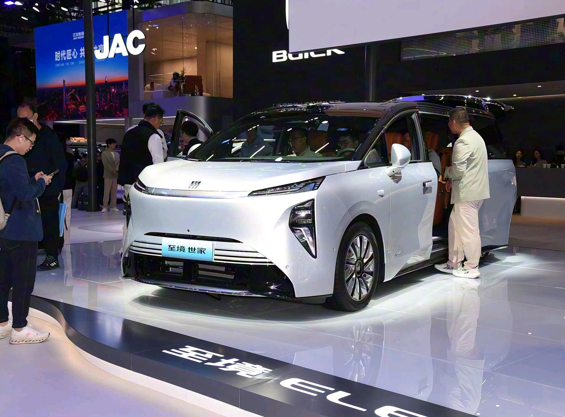 上汽通用别克带来了高端新能源子品牌“至境”旗下旗舰MPV——至境世家完成全球首秀