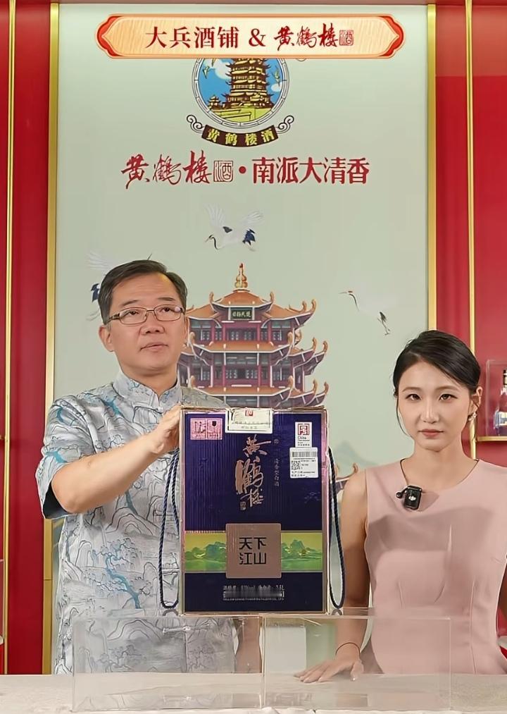 当年凭借方言相声登上春晚而声名大噪的大兵，如今鲜少登台说相声，整日都泡在各大直播
