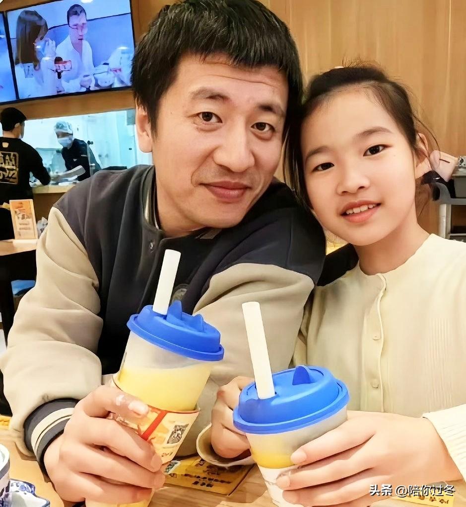 张雪峰女儿还那么小该怎么办！
41岁的张雪峰老师因心源性猝死突然离世，看到这个新