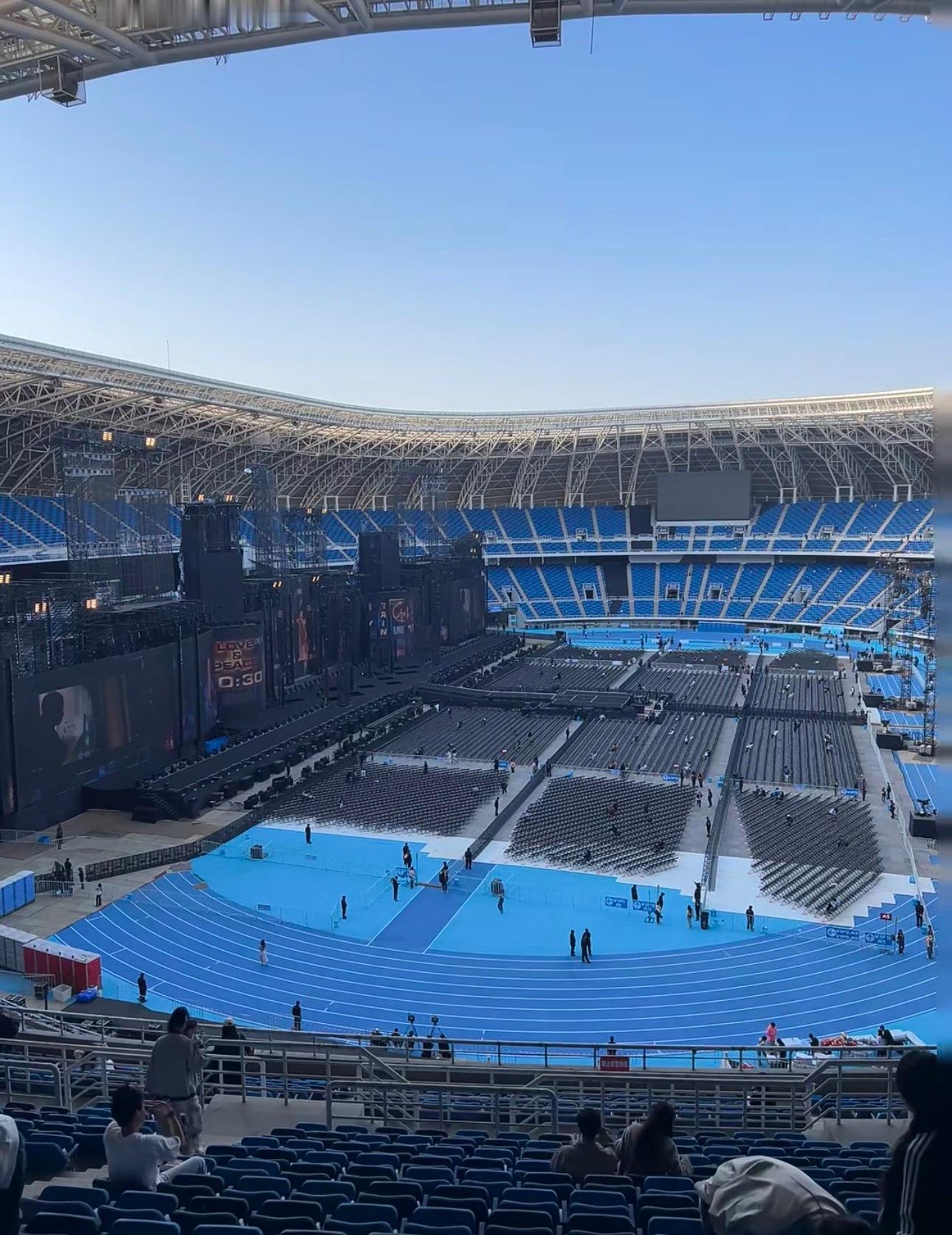 能不能来天津奥体 五步一个栏杆