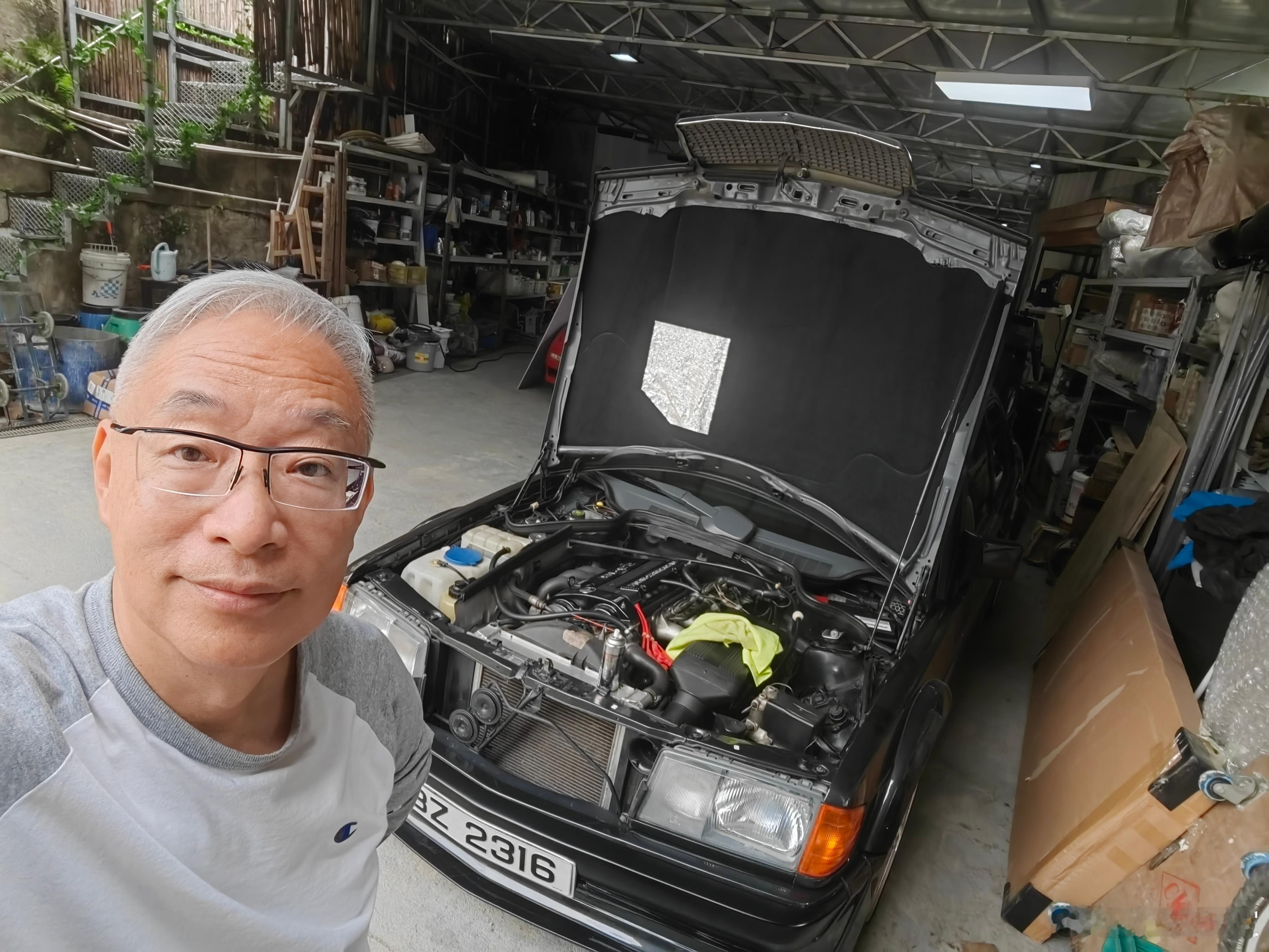 两个男人的日常，老友记打理他的园子，我忙于准备两部老车，明天开MGB GT横跨2