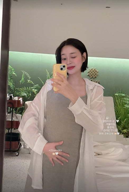 AOA徐酉奈晒孕肚照 徐酉奈孕期近况曝光！晒孕肚照分享调理心得：