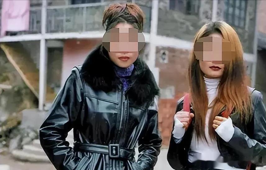 张今年16岁，来自一个偏远的山区。她学习成绩好，有机会走出大山，走向更广阔的世界