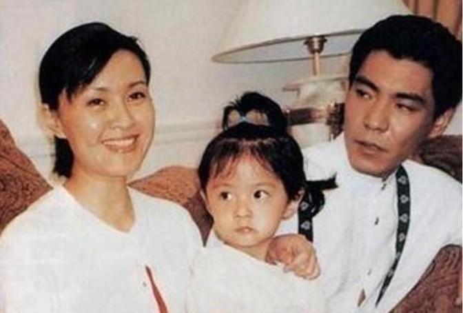 1994年，屠洪刚给那英打电话说“英子，借我5万块钱，急用”，那英问“干啥用呢”