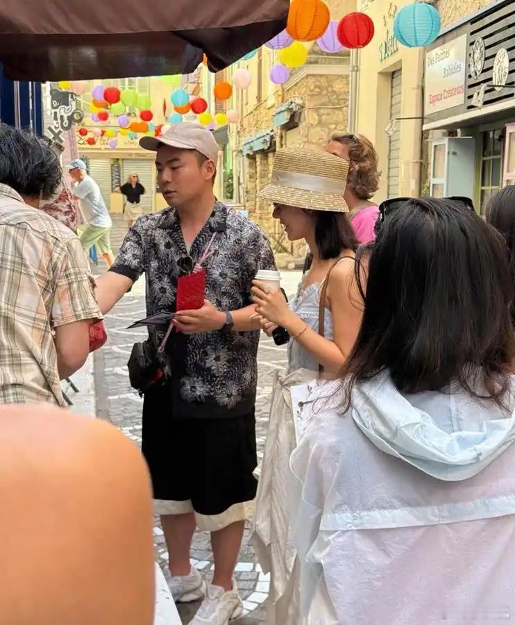 24岁赵今麦尼斯街头大反转！身旁既不是吴磊也不是张凌赫，真相太打脸！ 