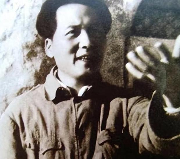 1927年，毛泽东唯一一次被捕，向潘心源借几十块银元，试图贿赂押送的团丁；士兵为