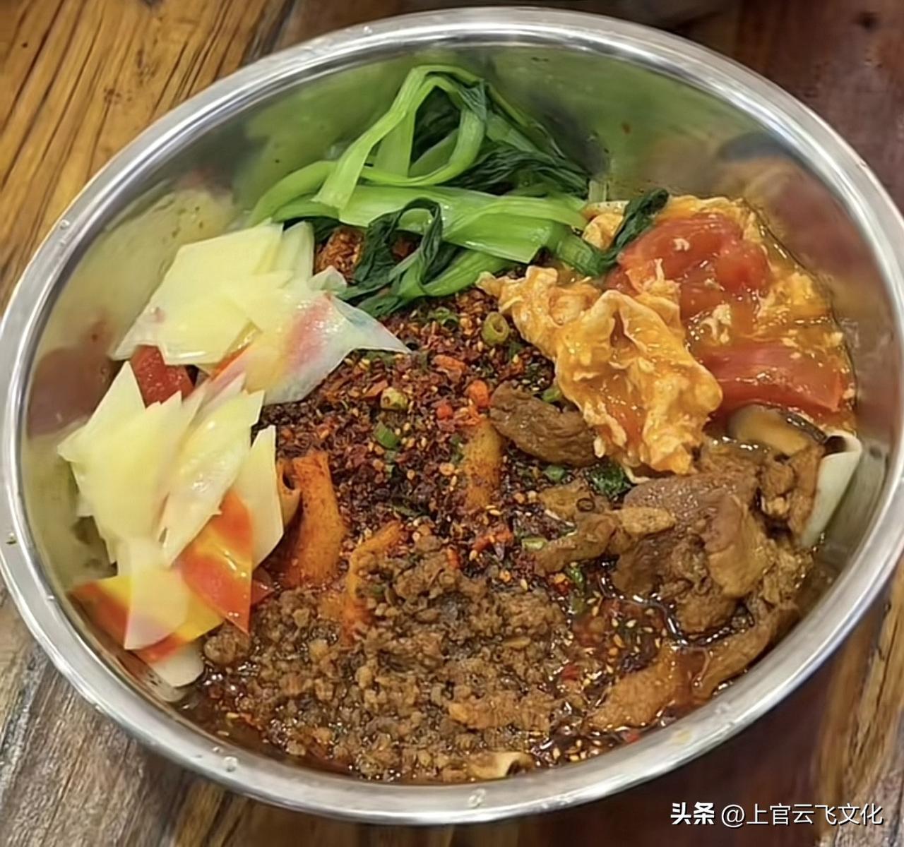晒图笔记大赛今天凉快，小区门口吃碗面。