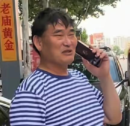 朱之文家里还有商铺！
网友租房见到房东，发现竟然是朱之文！
应该就是这家玉云礼旗