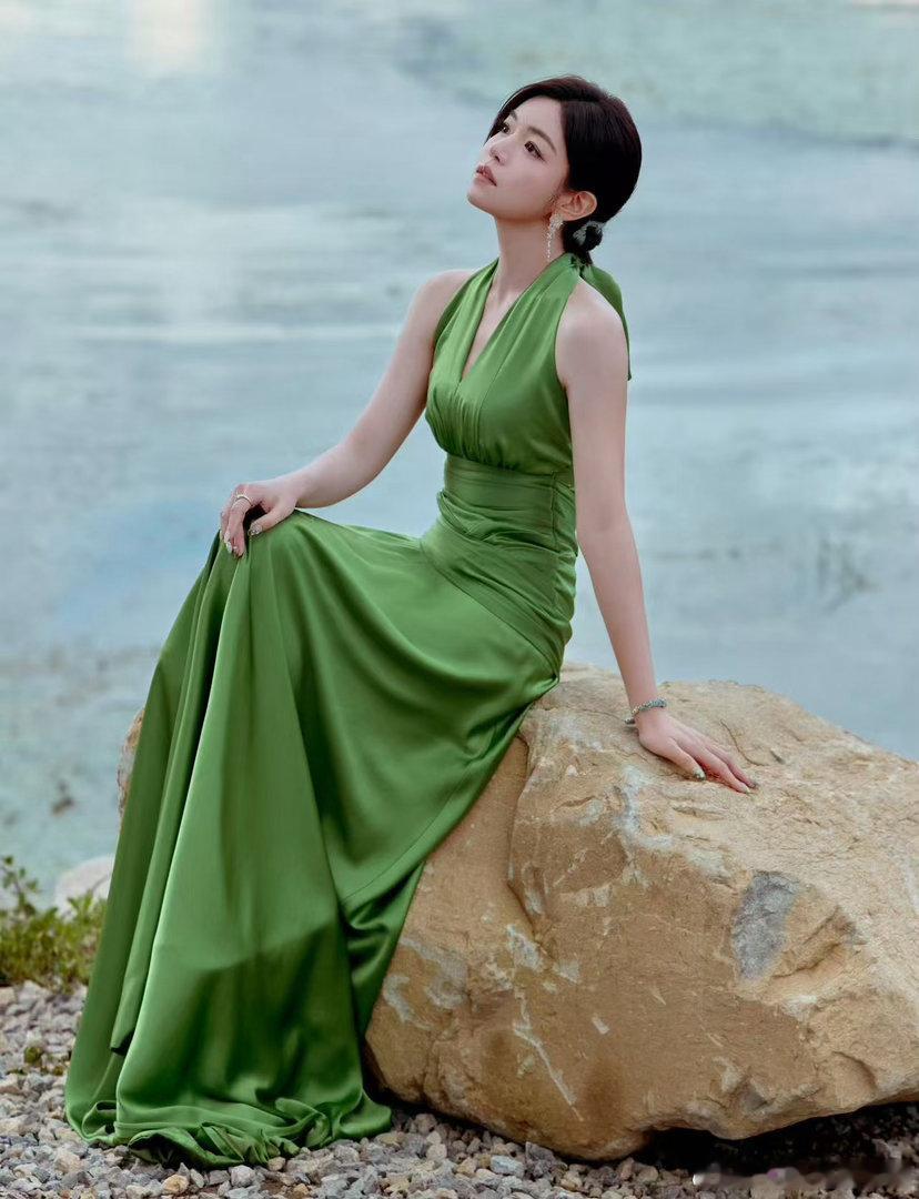 陈妍希反骨全用在打游戏上了陈妍希 上学最严厉的母亲 别人的偶像催数据，陈妍希催上