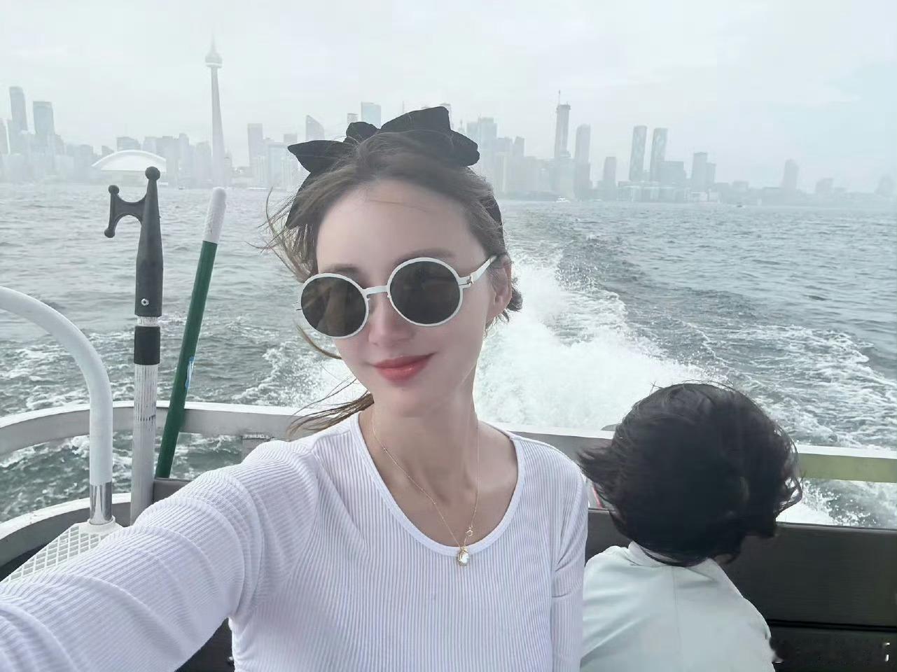 张歆艺顾家搞事业一样飒 张歆艺才是真正的大女主吧！生活里带娃、旅行、享受日子，事