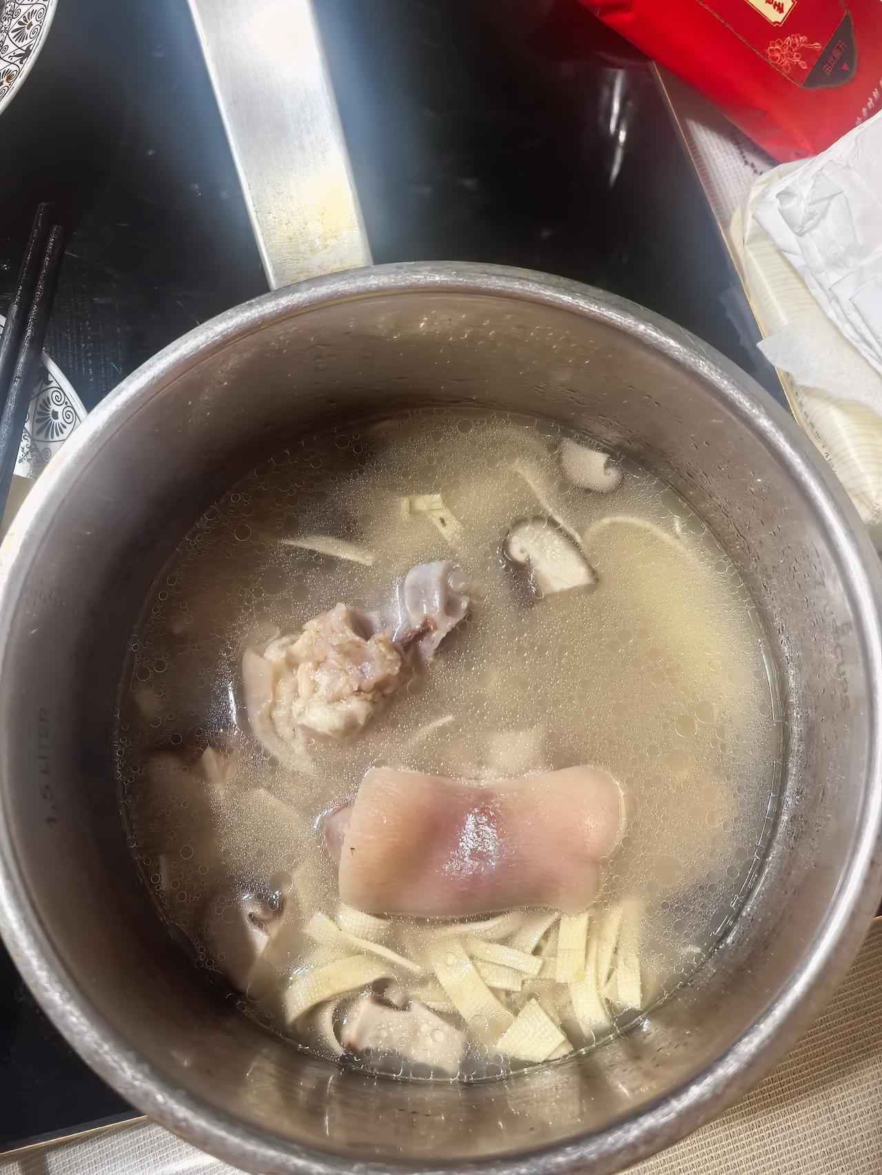 【正文内容】  
哎呀，冬天一到，最怕的就是那股子“冻成狗”的感觉。寒风刺骨，气