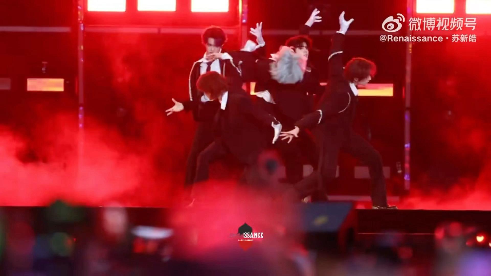 怎么帅成这样啊苏新皓dangerous舞台360度旋转苏新皓360度旋转