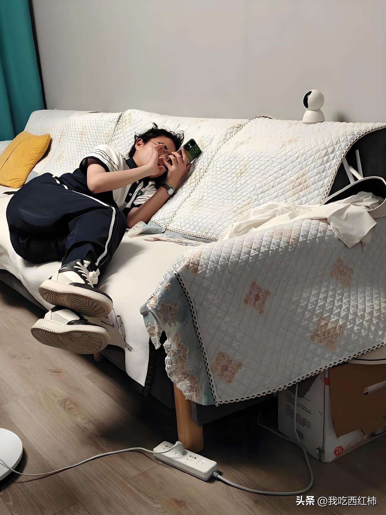 抑郁女儿在家躺平三年，没想到会是这个结果
作为陪女儿走过2年11个月抑郁时光的爸