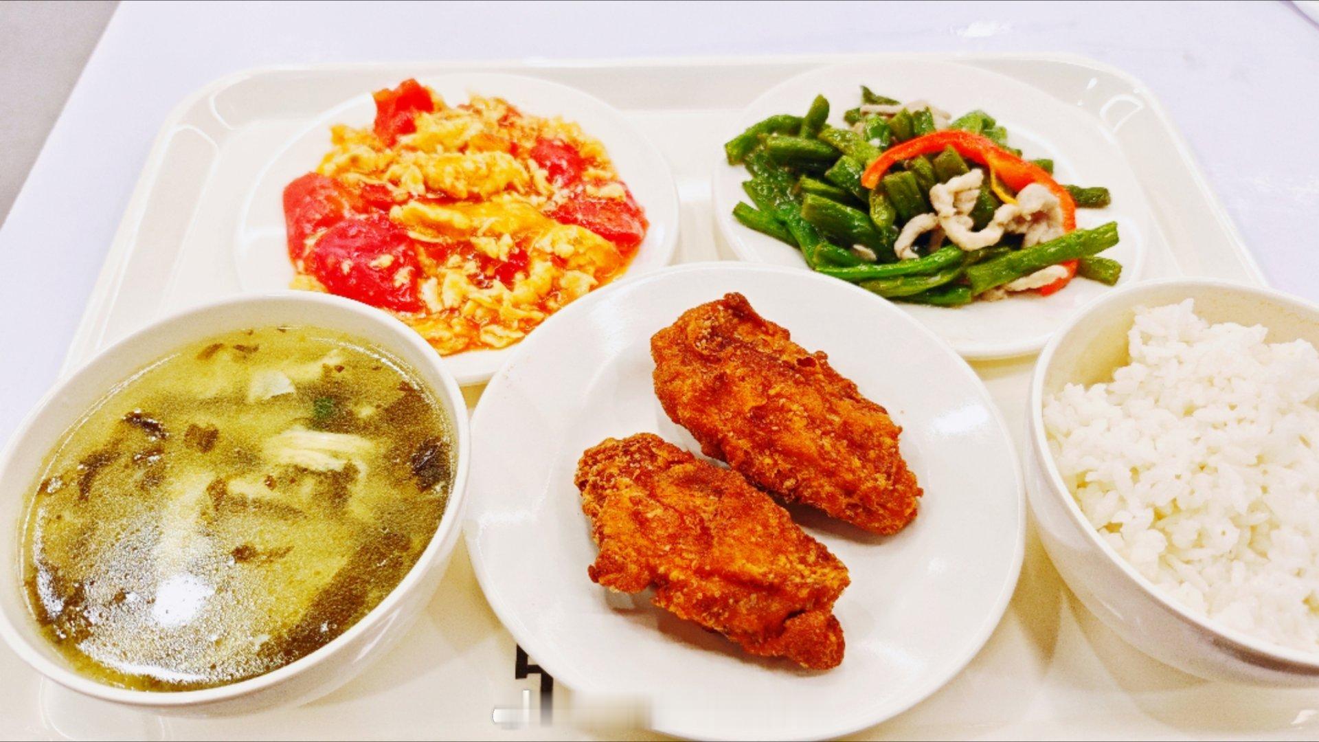 最近懒得都不去吃食堂了 上海·磁浮龙阳路站