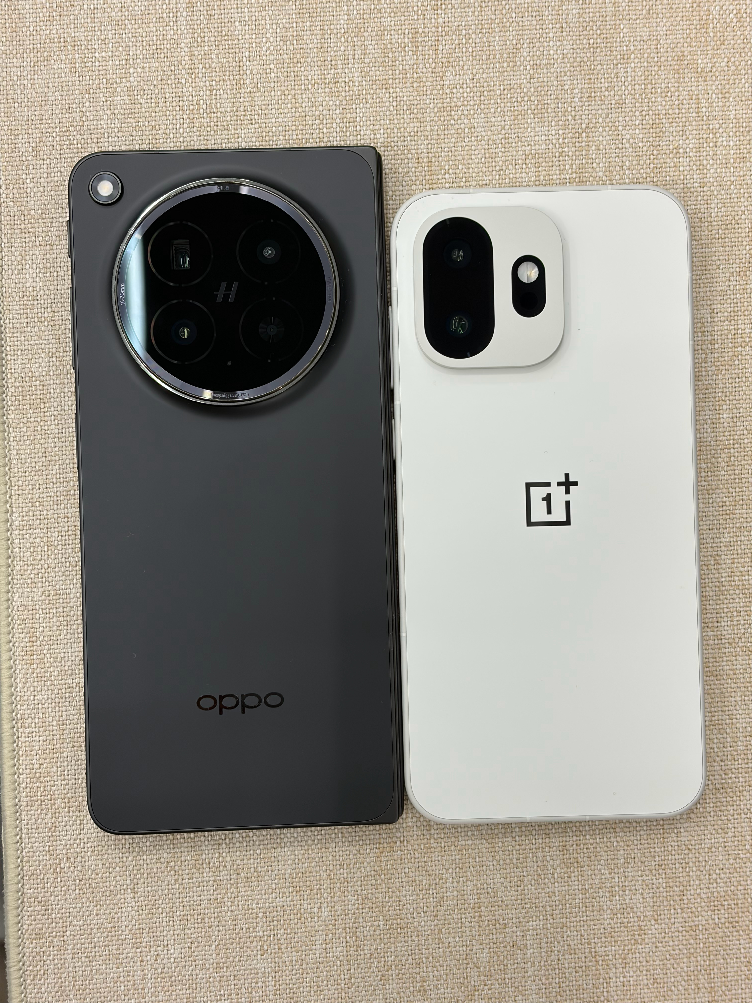 👇这是我最近随身带的两台手机，不得不说今年 OPPO 的产品力是真的强