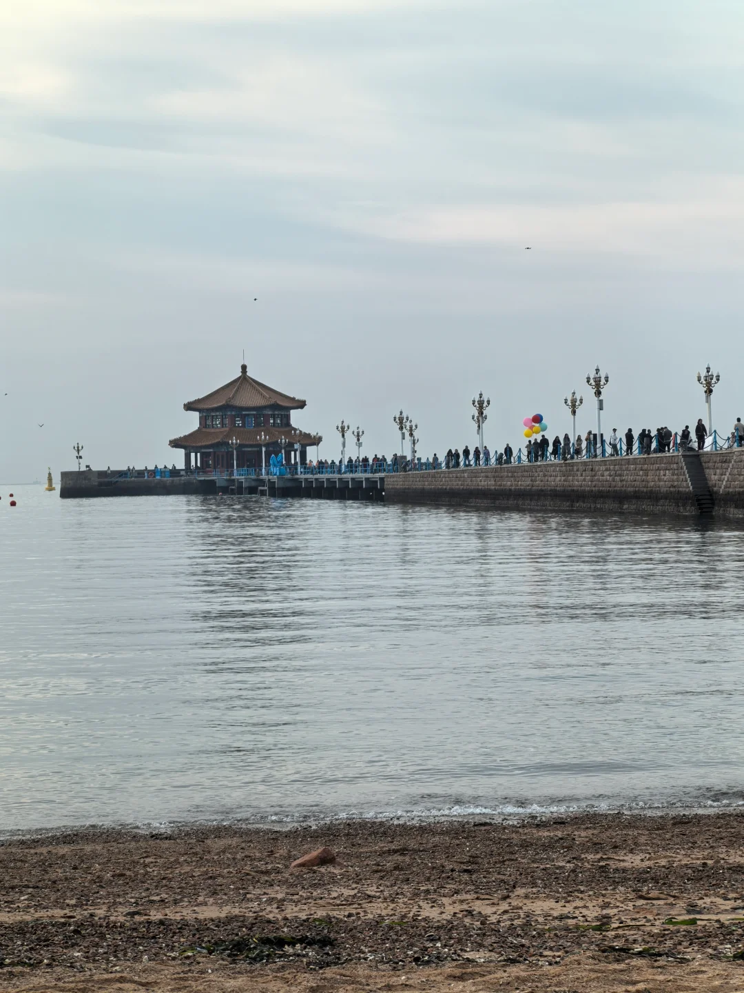 10.25青岛街头实况 早栈桥未见海鸥