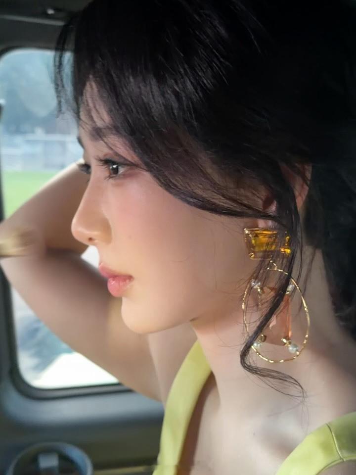杨紫杨紫玉兰花开君再来 💜杨紫董竹君 在ins抓到一個非常可愛的大明星💛太美