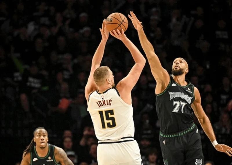 【💥NBA季后赛，惊喜连连看🏀】谁能想到，湖人队在东契奇和里夫斯缺席的情况下