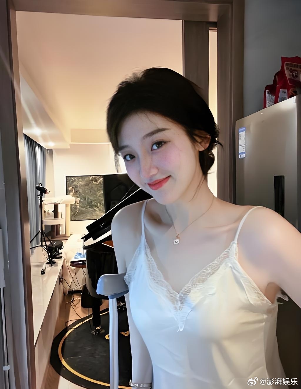 九成美 难道是你爱上了一位孕妇突然抛出“爱上孕妇”相关发言，语气暧昧引猜测，是随