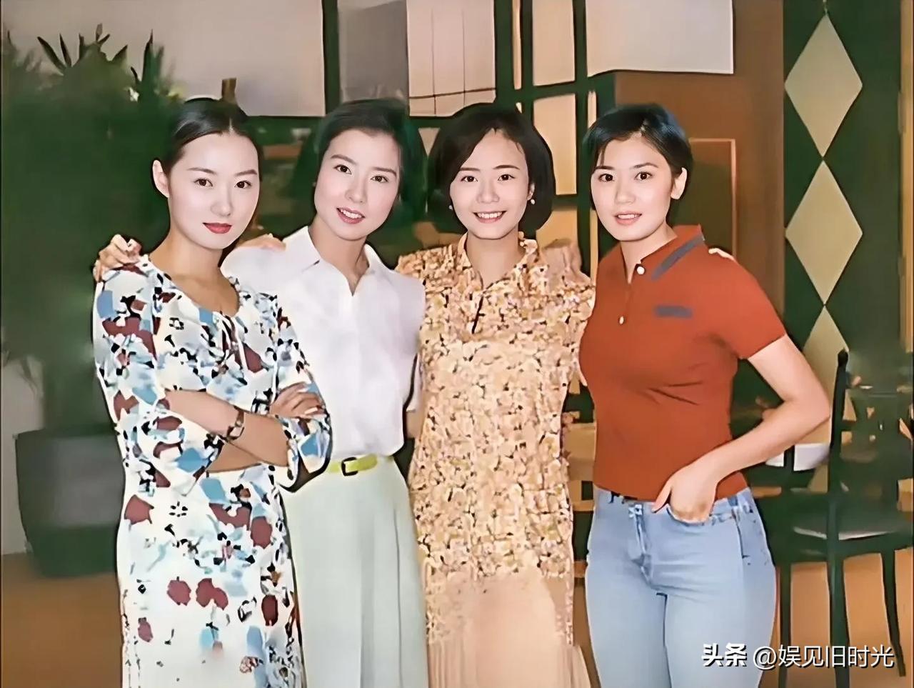 父母要多高的颜值才能生出这么漂亮的四姐妹啊。

1997年一部《四千金》播出，剧