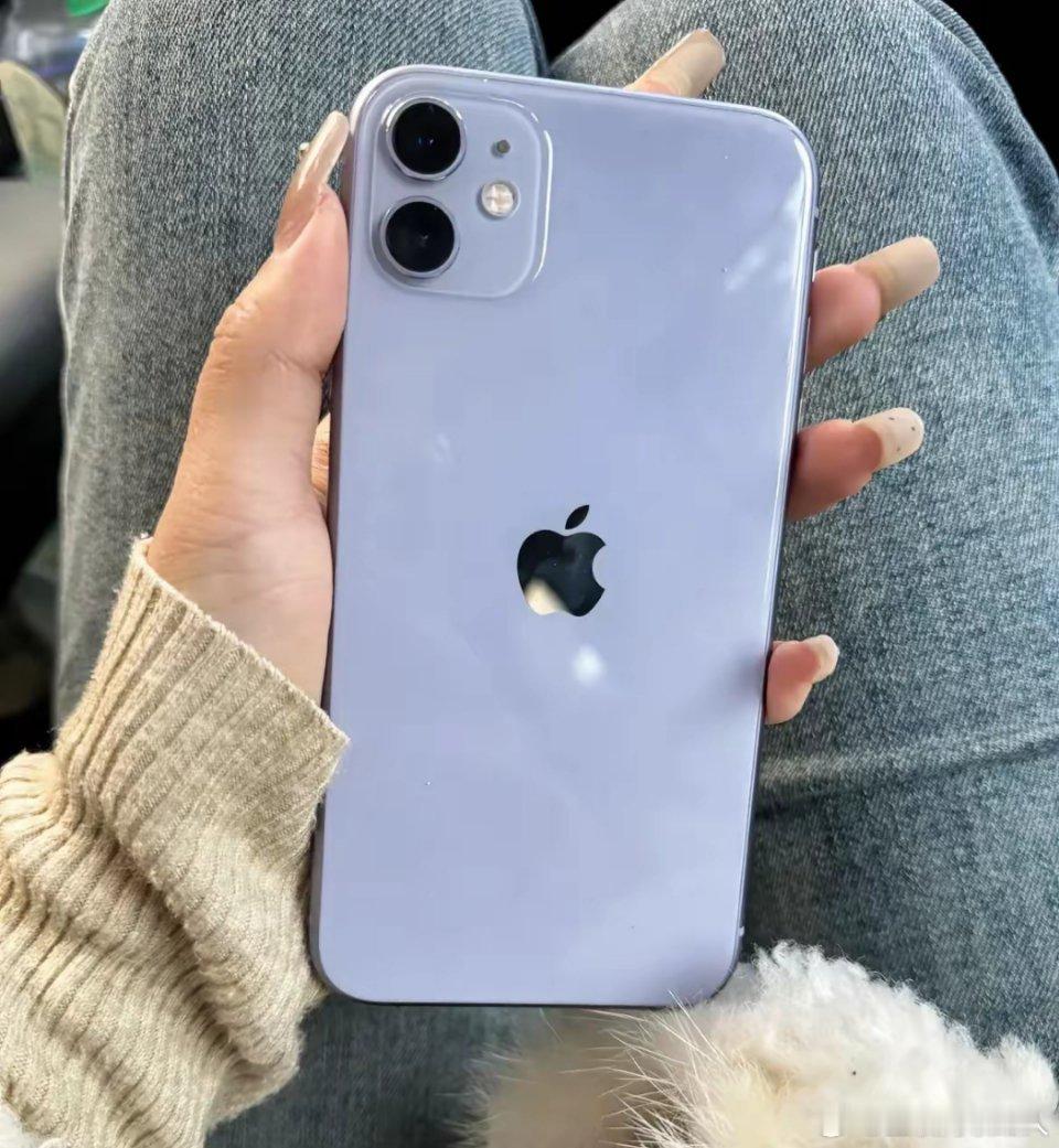 iPhone11 真心厉害啊，我都用了五六年了，真是没想到，一点都不卡顿，外观精