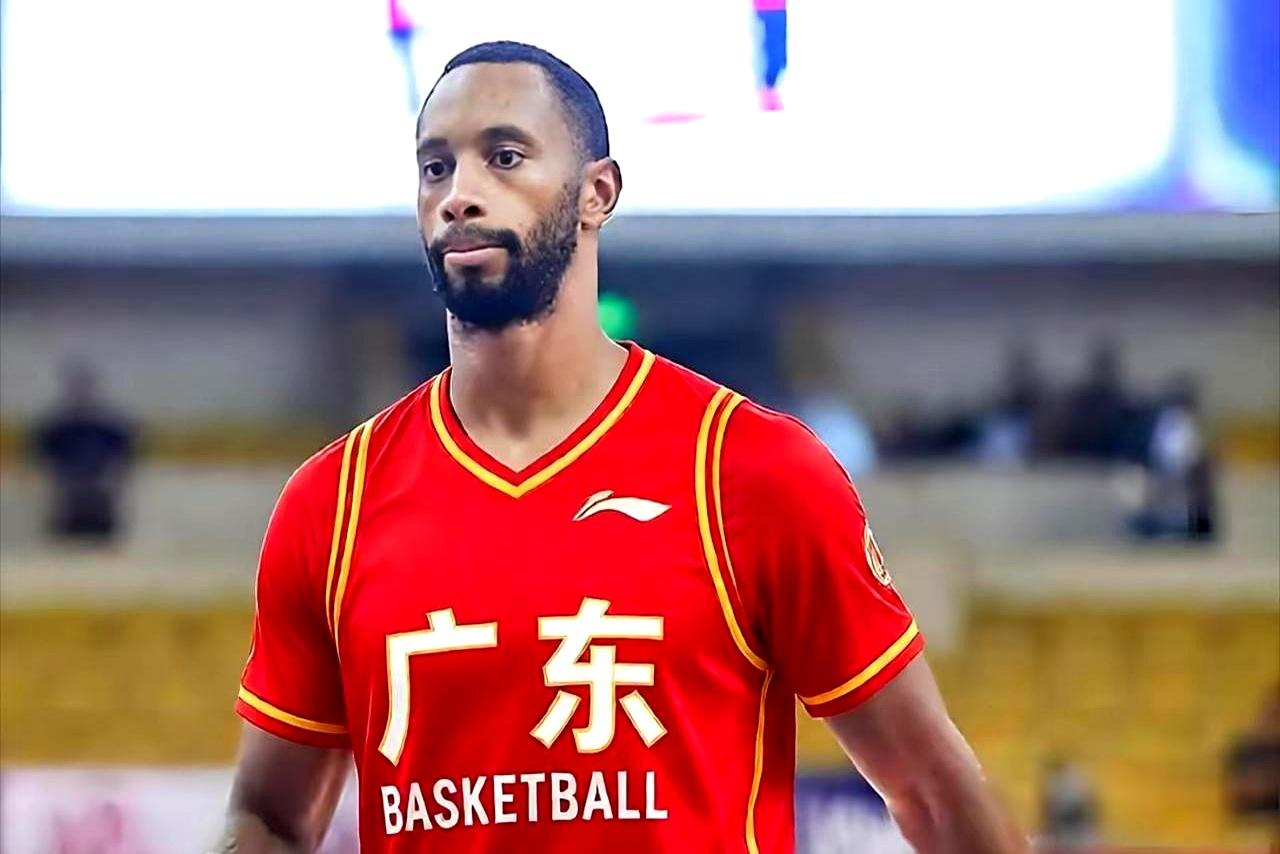 广东男篮这波操作真把人看愣了，签弗格？
就是那个被辽宁丢掉的弗格？

前脚莫兰德