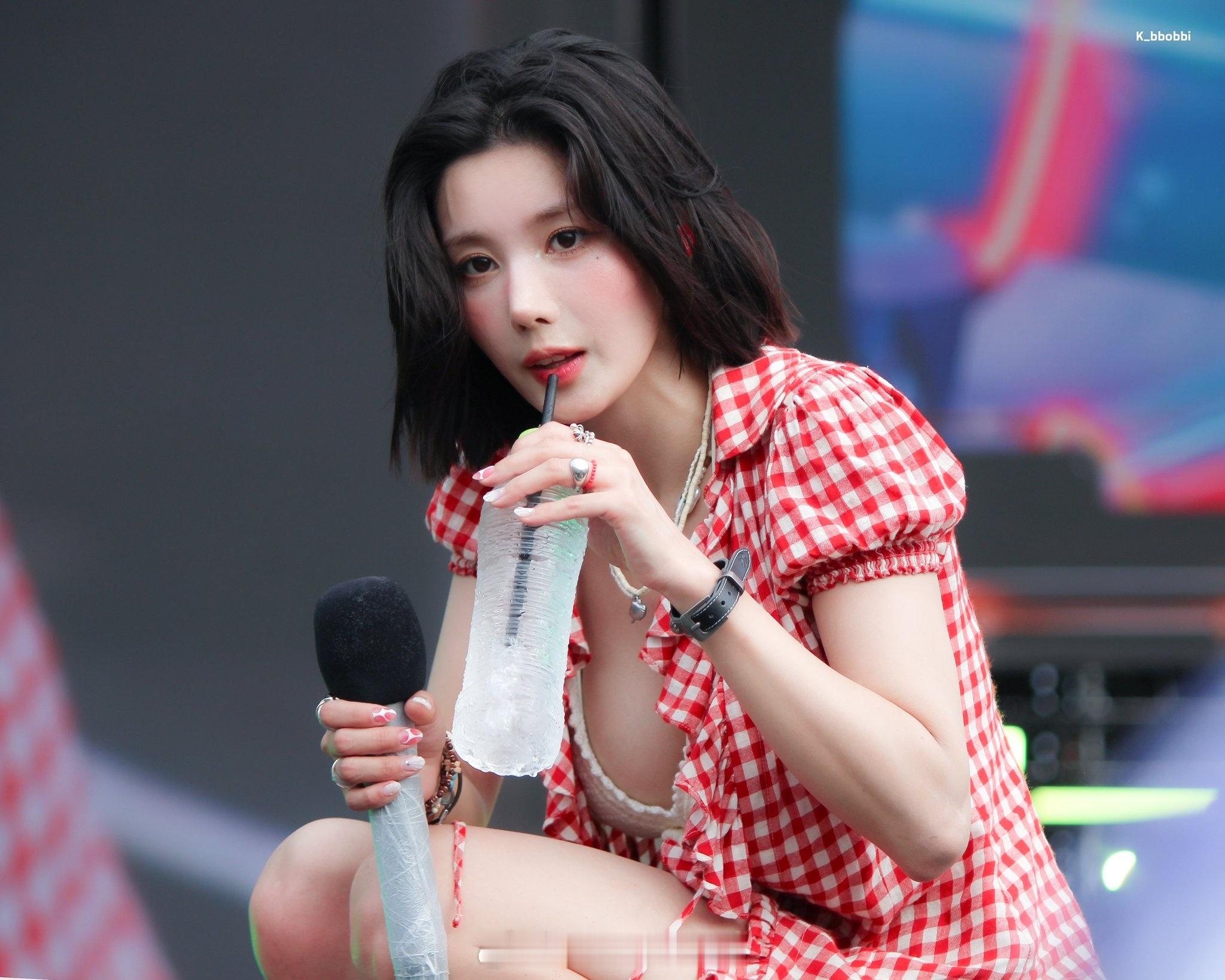 权恩妃好辣权恩妃音乐节舞台返图 ​​​
