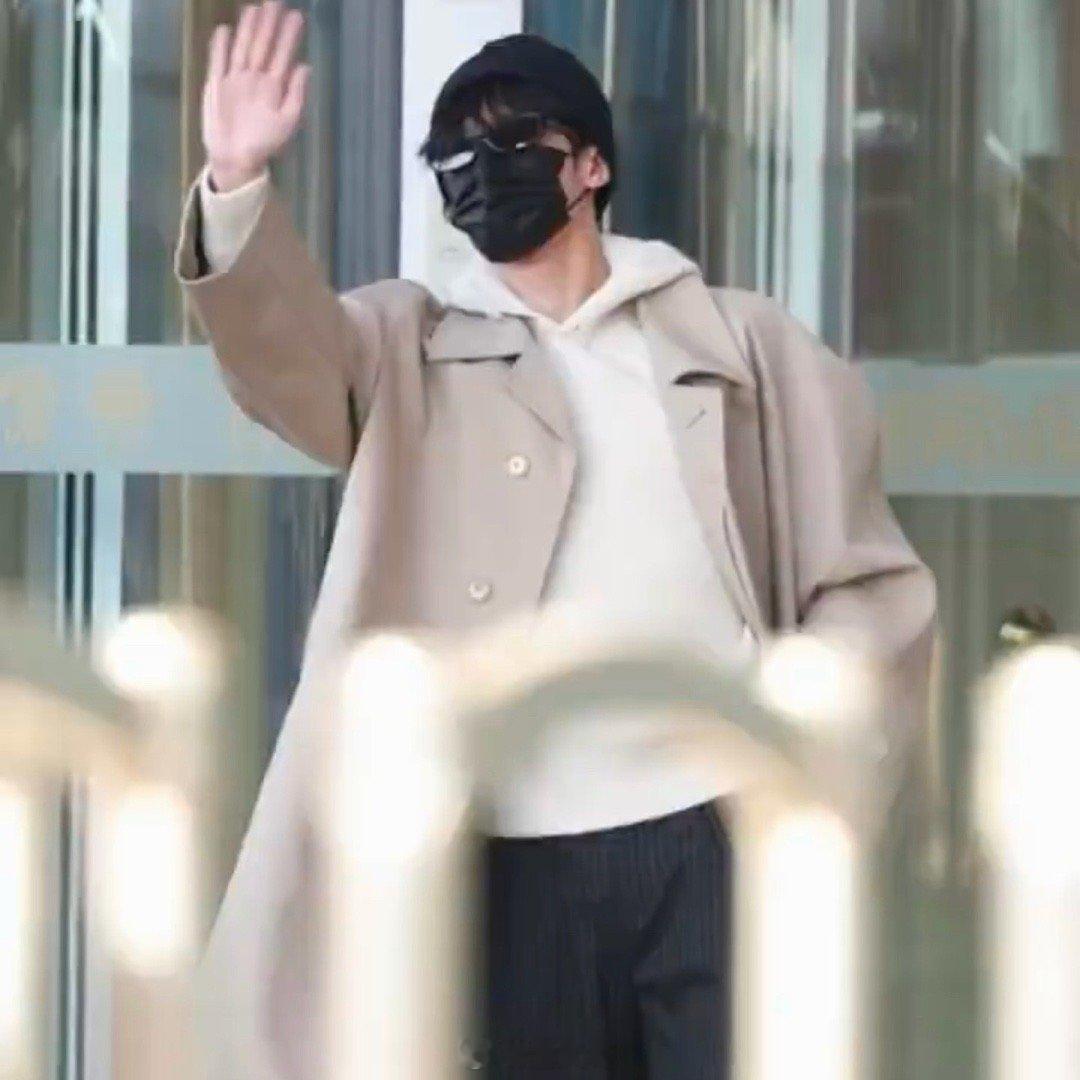 檀健次北京出发横店檀健次终于要拍新剧了啊，檀健次北京出发进组《何不同舟渡》，就是